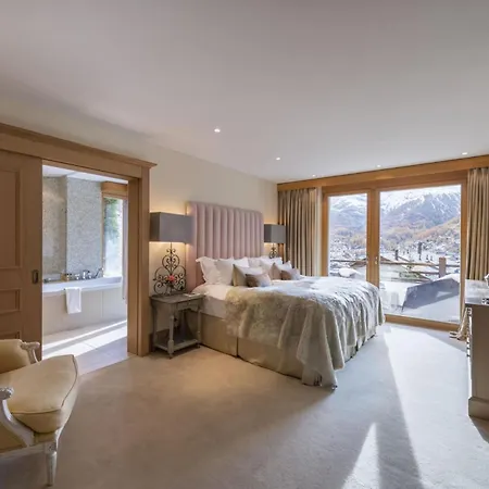 Charm: Cozy Up In A High-altitude 키츠부헬